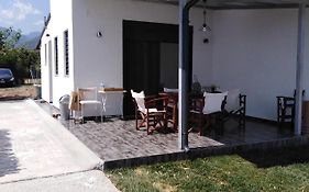 Σπίτι με σοφίτα μπροστά στη θάλασσα